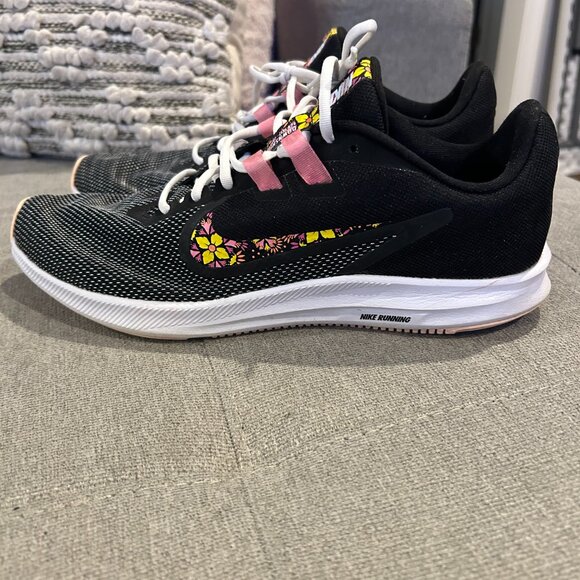 Women's Nike Downshifter Running Shoes - Picture 2 of 4